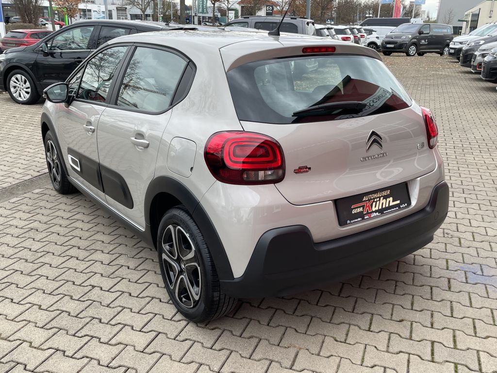 Fahrzeugabbildung Citroën C3 PureTech 83 Plus + Ganzjahresreifen, Sitzheiz