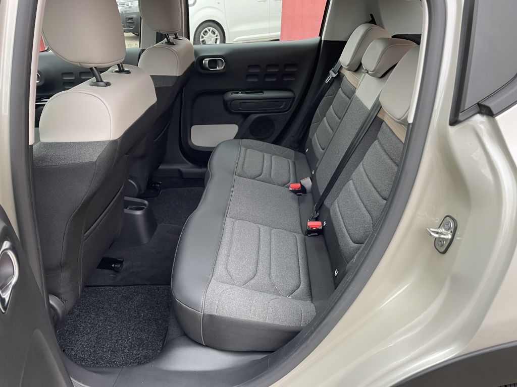 Fahrzeugabbildung Citroën C3 PureTech 83 Plus + Ganzjahresreifen, Sitzheiz