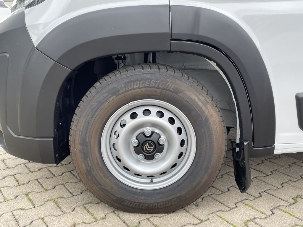 Fahrzeugabbildung Citroën Jumper Pritsche Doka 35 Heavy L4 180 + Standheiz