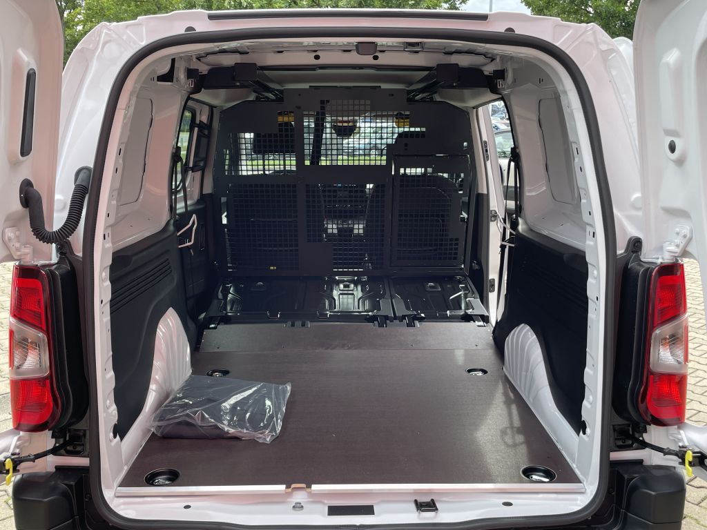 Fahrzeugabbildung Citroën Berlingo Doppelkabine L2 BlueHDi 130 EAT8 + AHK