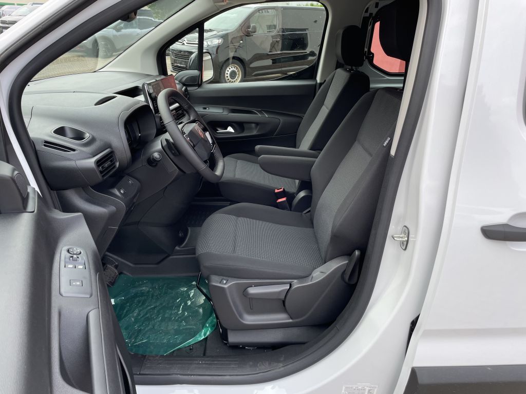 Fahrzeugabbildung Citroën Berlingo Doppelkabine L2 BlueHDi 130 EAT8 + AHK