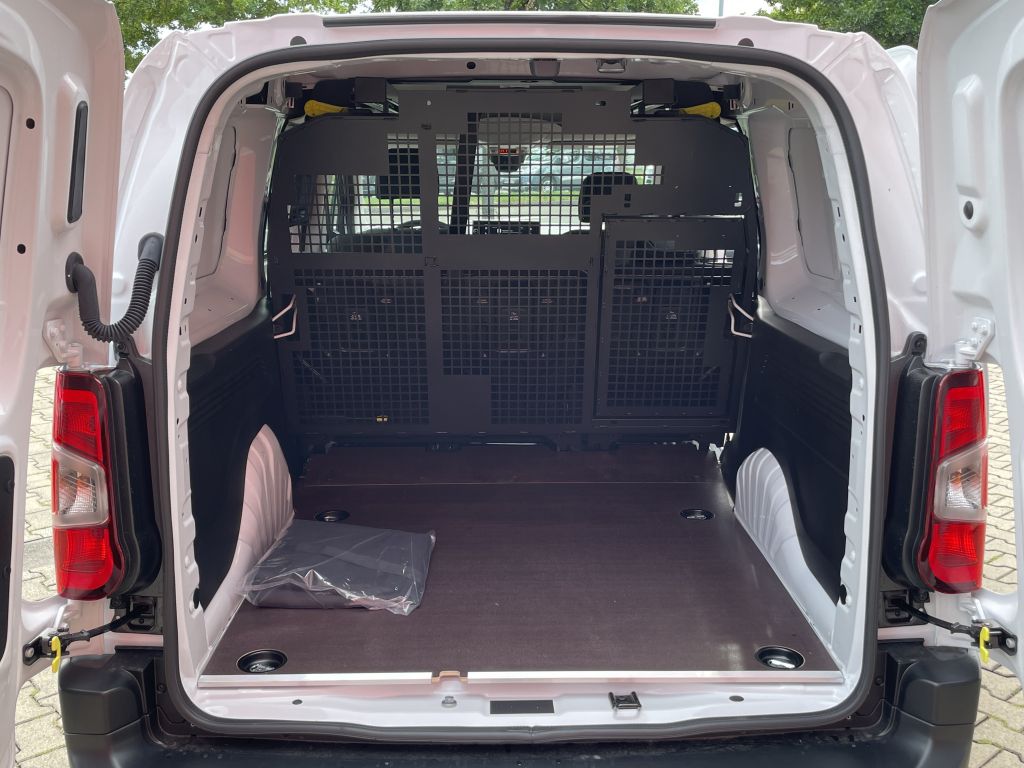 Fahrzeugabbildung Citroën Berlingo Doppelkabine L2 BlueHDi 130 EAT8 + AHK