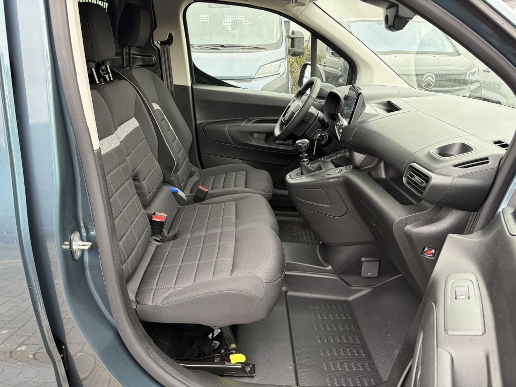 Fahrzeugabbildung Citroën Berlingo M Benzin 110 + 2 Schiebet verglast, AHK