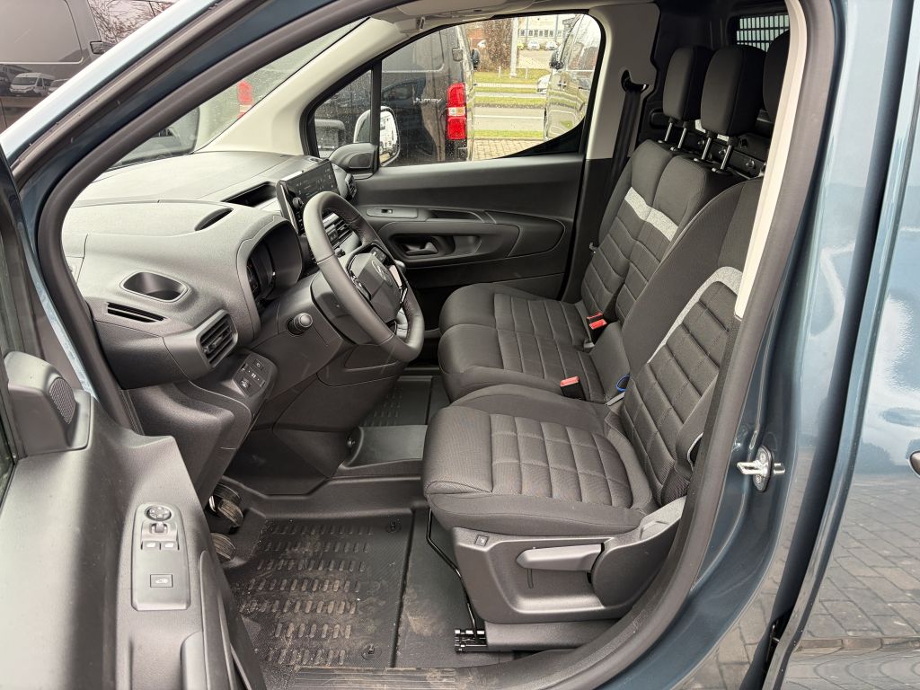 Fahrzeugabbildung Citroën Berlingo M Benzin 110 + 2 Schiebet verglast, AHK