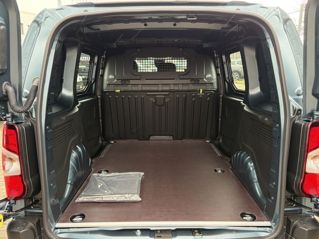 Fahrzeugabbildung Citroën Berlingo M Benzin 110 + 2 Schiebet verglast, AHK