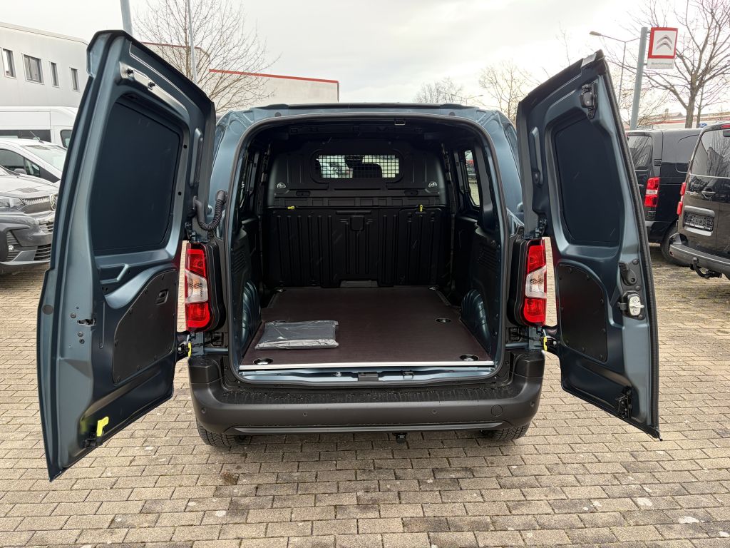 Fahrzeugabbildung Citroën Berlingo M Benzin 110 + 2 Schiebet verglast, AHK