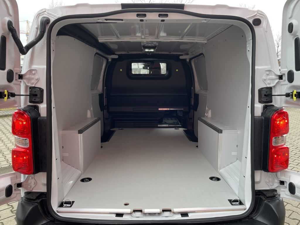 Fahrzeugabbildung Citroën Jumpy Lang BlueHDi 180 EAT8 + 2x Schiebetür, AHK