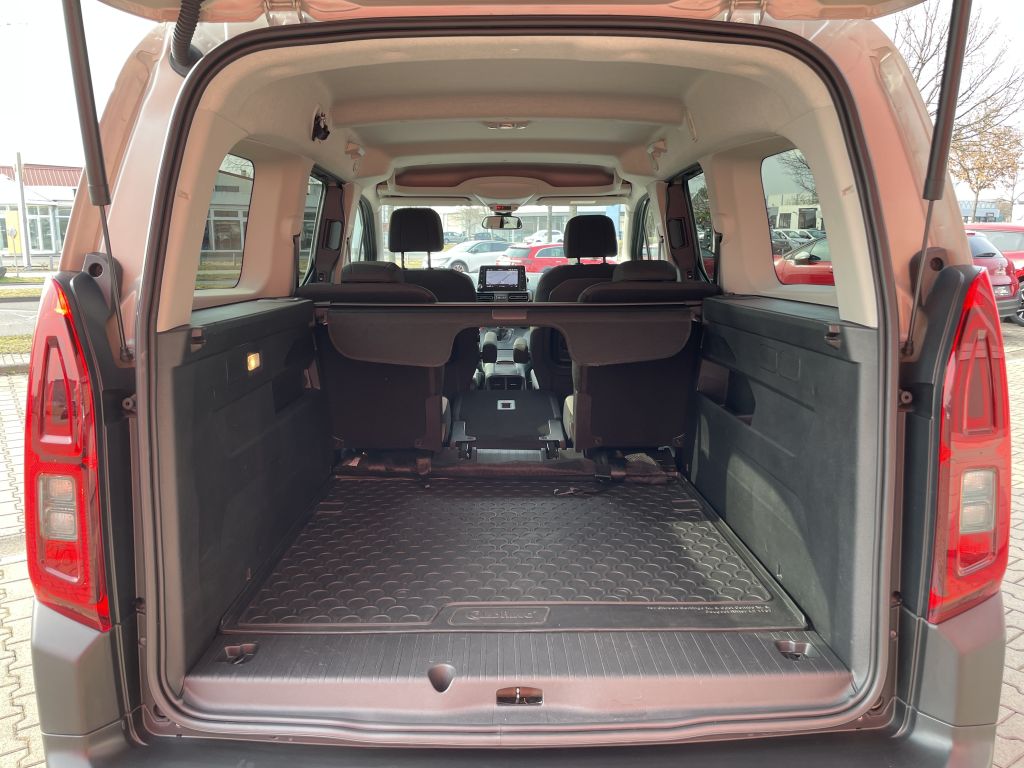 Fahrzeugabbildung Citroën Berlingo XL BlueHDi 130 Shine + Navi, Mittelkon.