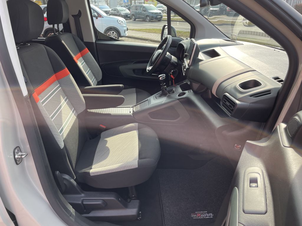 Fahrzeugabbildung Citroën Berlingo XL BlueHDi 130 Shine + Navi, Mittelkon.