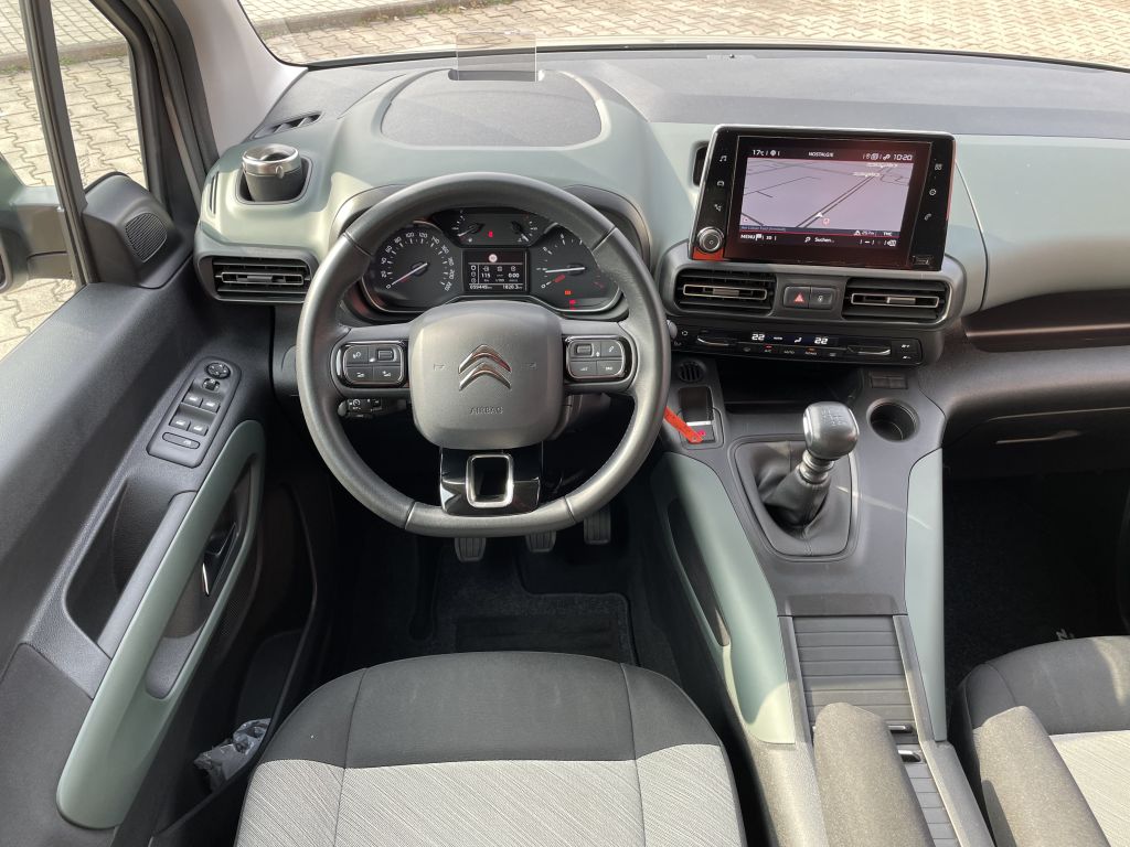 Fahrzeugabbildung Citroën Berlingo XL BlueHDi 130 Shine + Navi, Mittelkon.