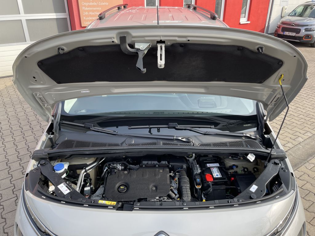 Fahrzeugabbildung Citroën Berlingo XL BlueHDi 130 Shine + Navi, Mittelkon.