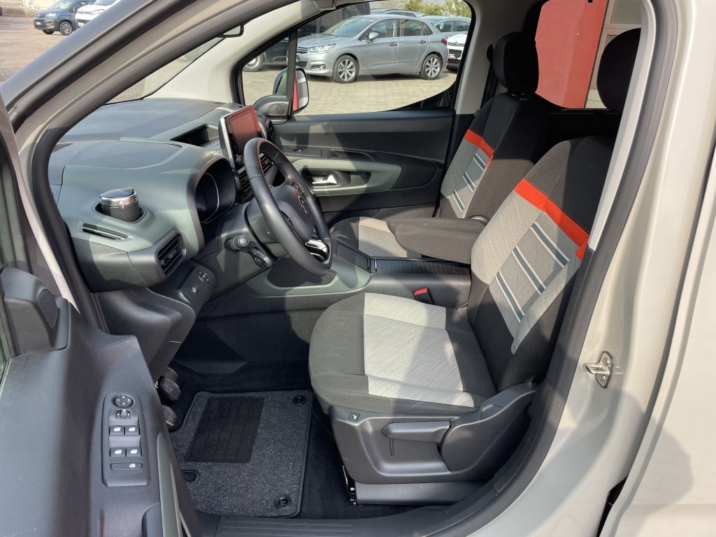 Fahrzeugabbildung Citroën Berlingo XL BlueHDi 130 Shine + Navi, Mittelkon.