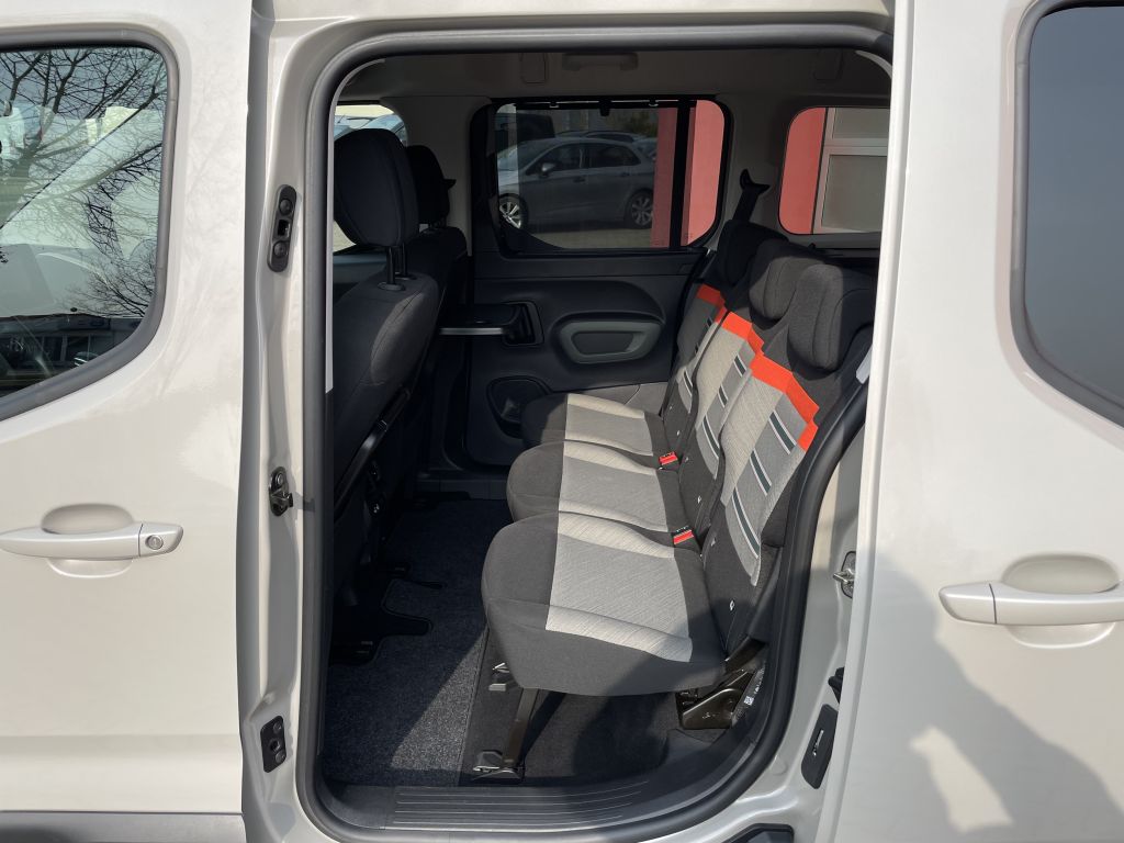 Fahrzeugabbildung Citroën Berlingo XL BlueHDi 130 Shine + Navi, Mittelkon.