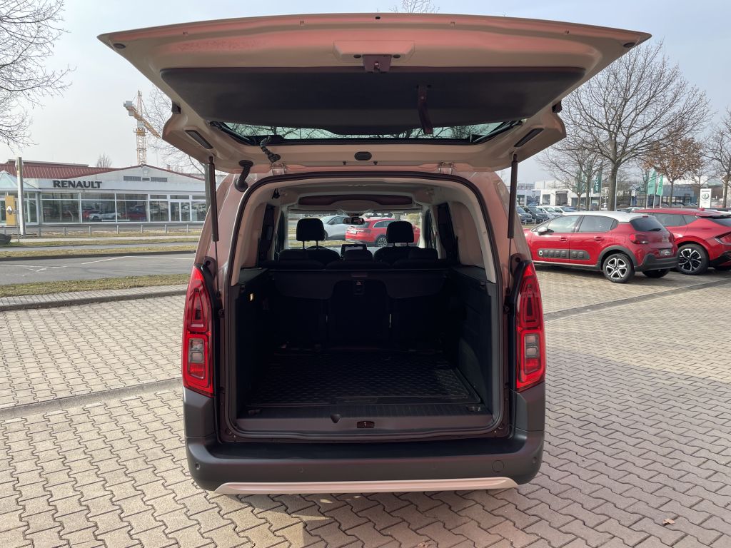 Fahrzeugabbildung Citroën Berlingo XL BlueHDi 130 Shine + Navi, Mittelkon.