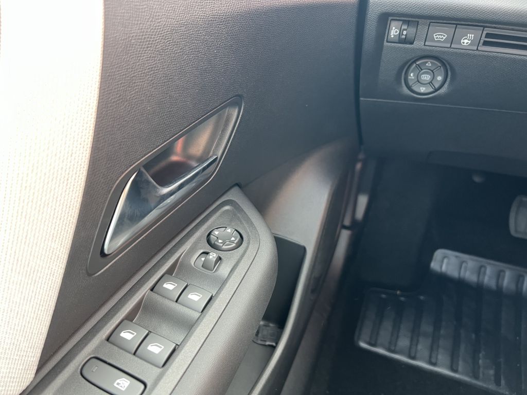 Fahrzeugabbildung Citroën C4 PureTech 130 S&S EAT8 MAX Techno Winter Paket