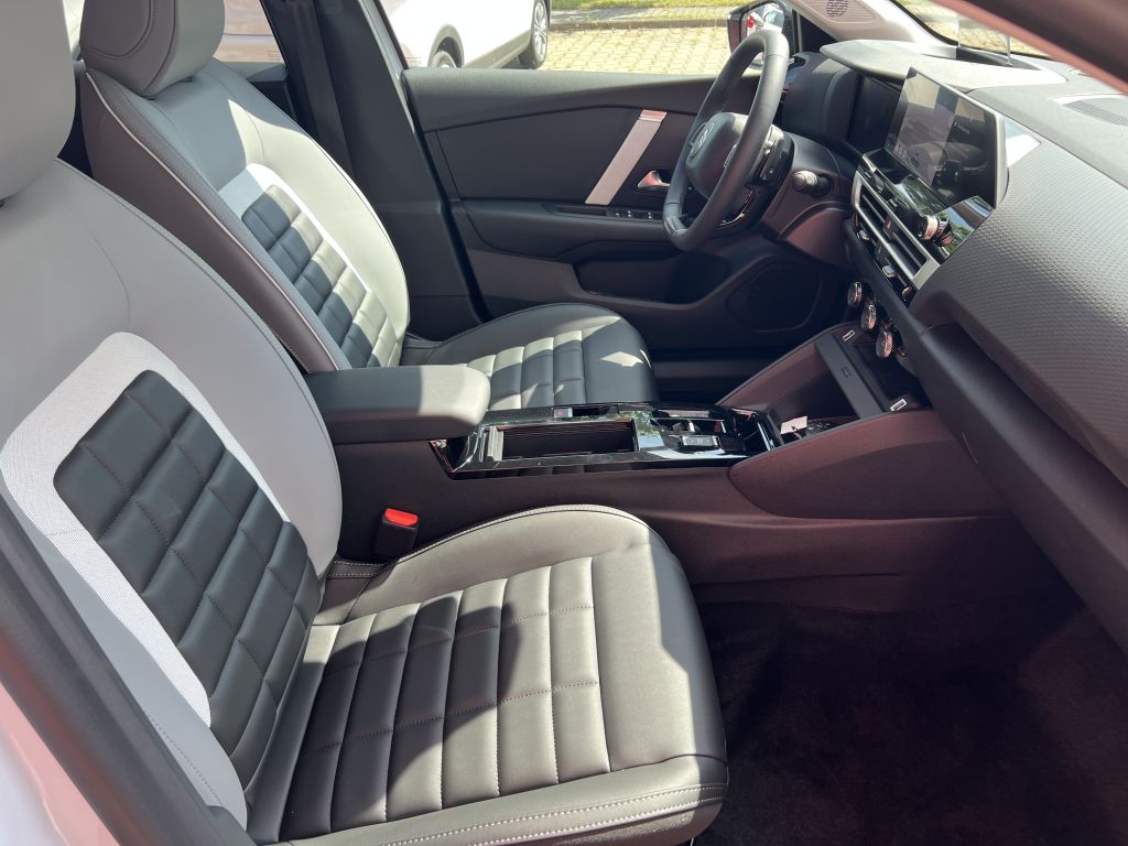 Fahrzeugabbildung Citroën C4 PureTech 130 S&S EAT8 MAX Techno Winter Paket