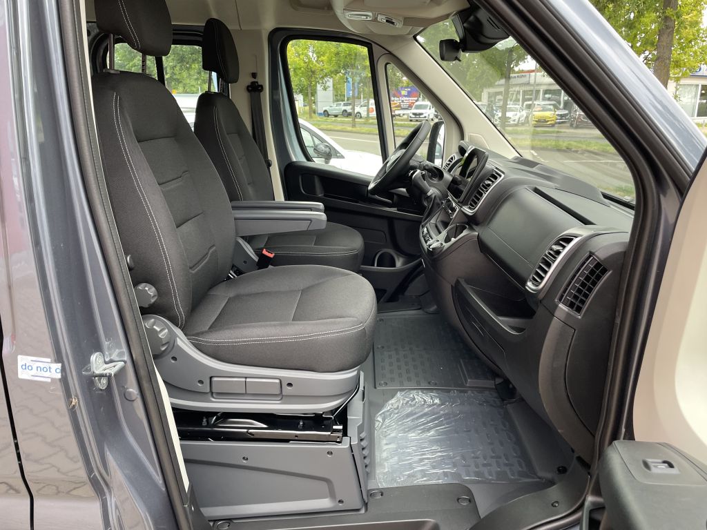 Fahrzeugabbildung Citroën Jumper Pritsche Doka 35 Heavy L3 180 AUT + 6Sitz