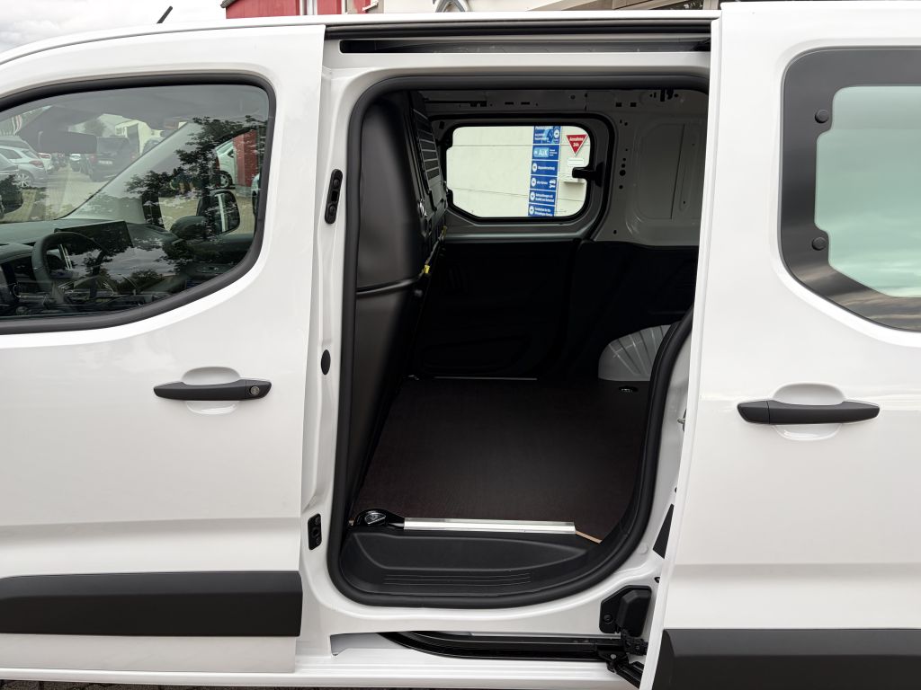 Fahrzeugabbildung Citroën Berlingo M Benzin 110 + Heckklappe, AHK, 2 S-Tür