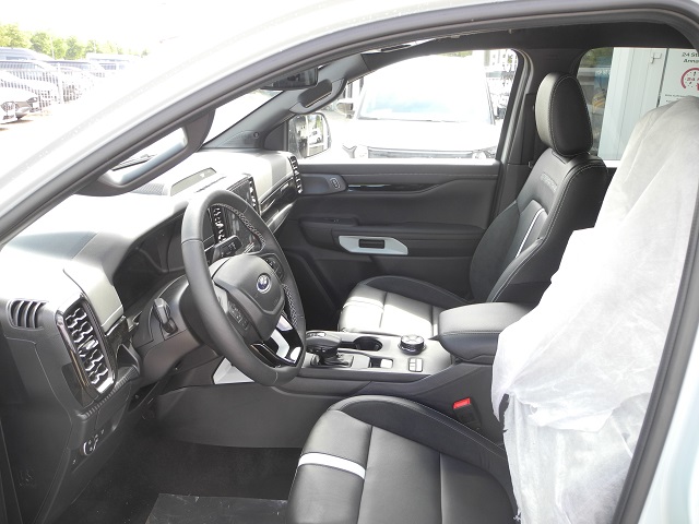 Fahrzeugabbildung Ford Ranger 2,3 l Doka PHEV Stormtrak - eRollo, AHK