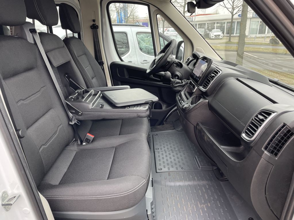 Fahrzeugabbildung Citroën Jumper Pritsche Doka 35 Heavy L4 BlueHDi 180