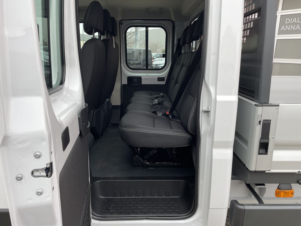 Fahrzeugabbildung Citroën Jumper Pritsche Doka 35 Heavy L4 BlueHDi 180