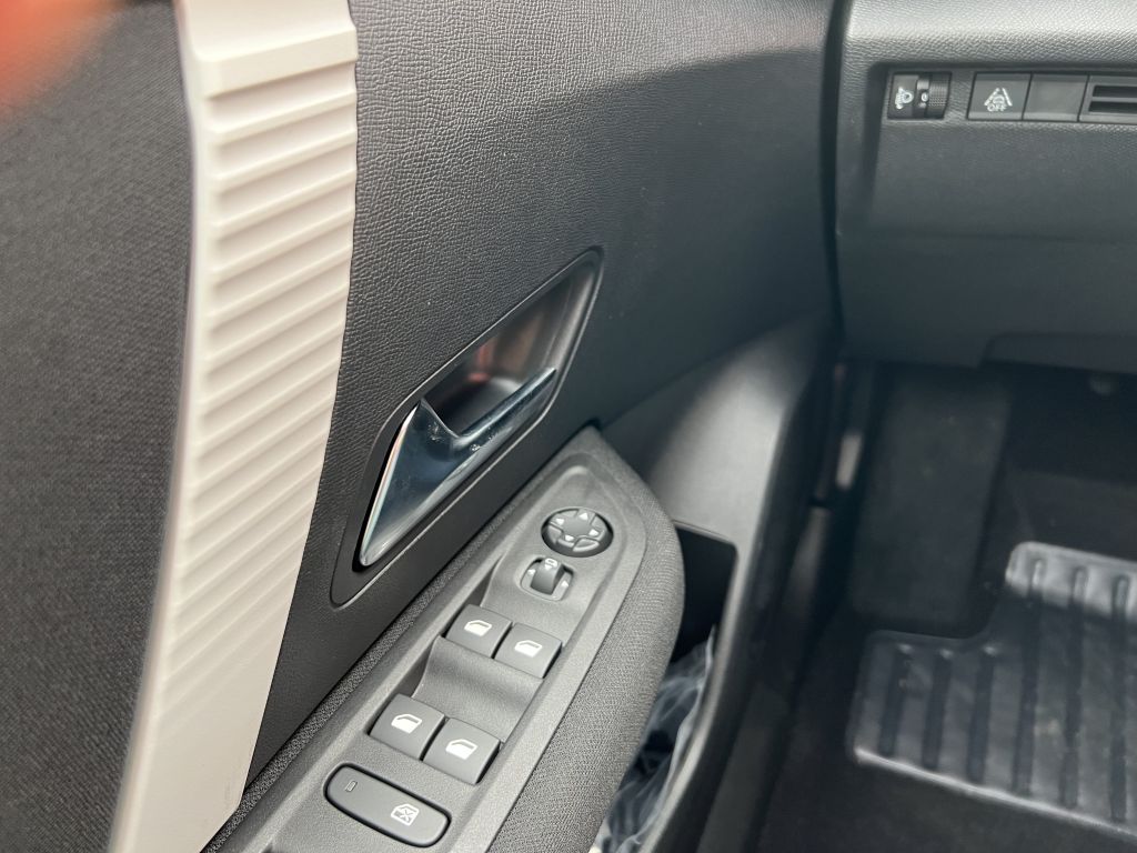 Fahrzeugabbildung Citroën C4 PureTech 130 Stop&Start EAT8 PLUS