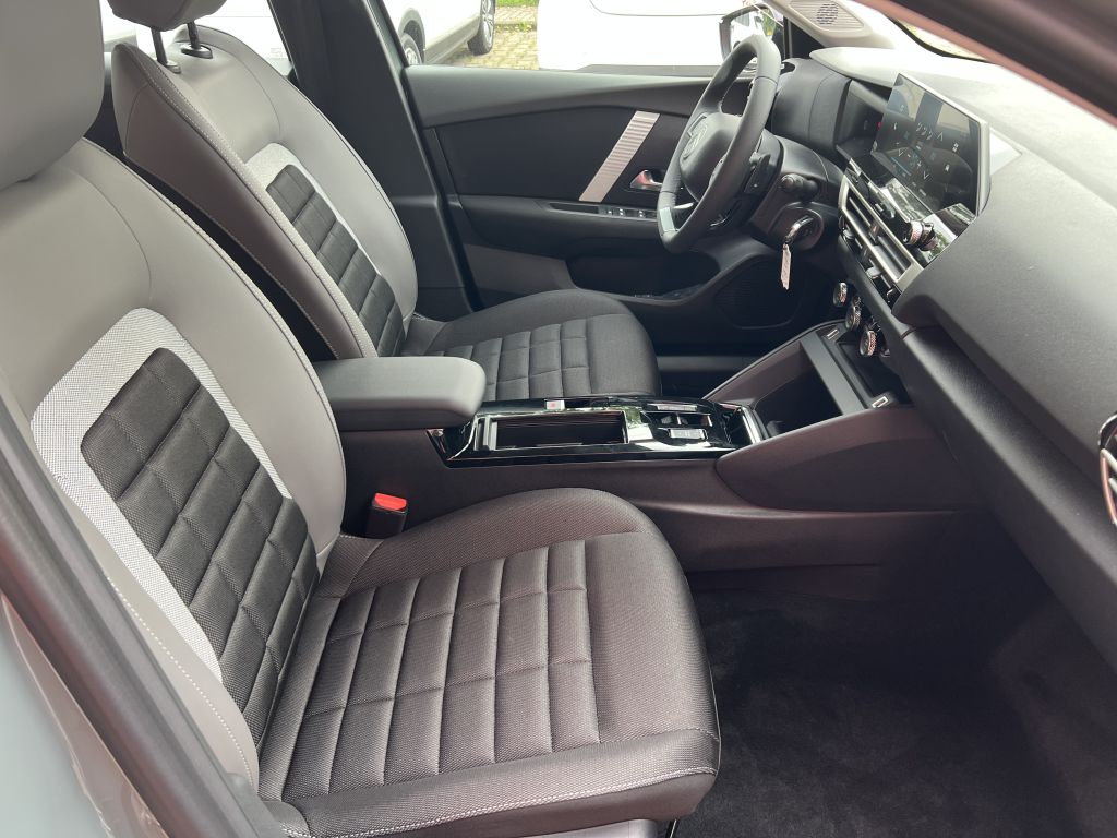 Fahrzeugabbildung Citroën C4 PureTech 130 Stop&Start EAT8 PLUS