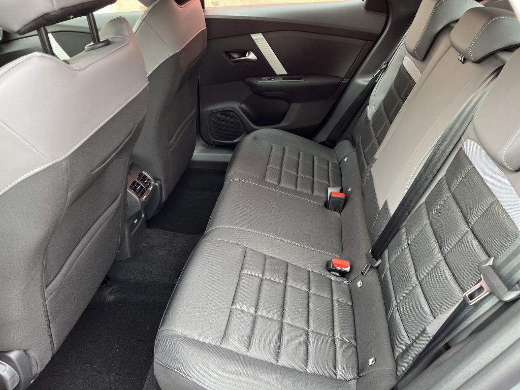 Fahrzeugabbildung Citroën C4 PureTech 130 Stop&Start EAT8 PLUS