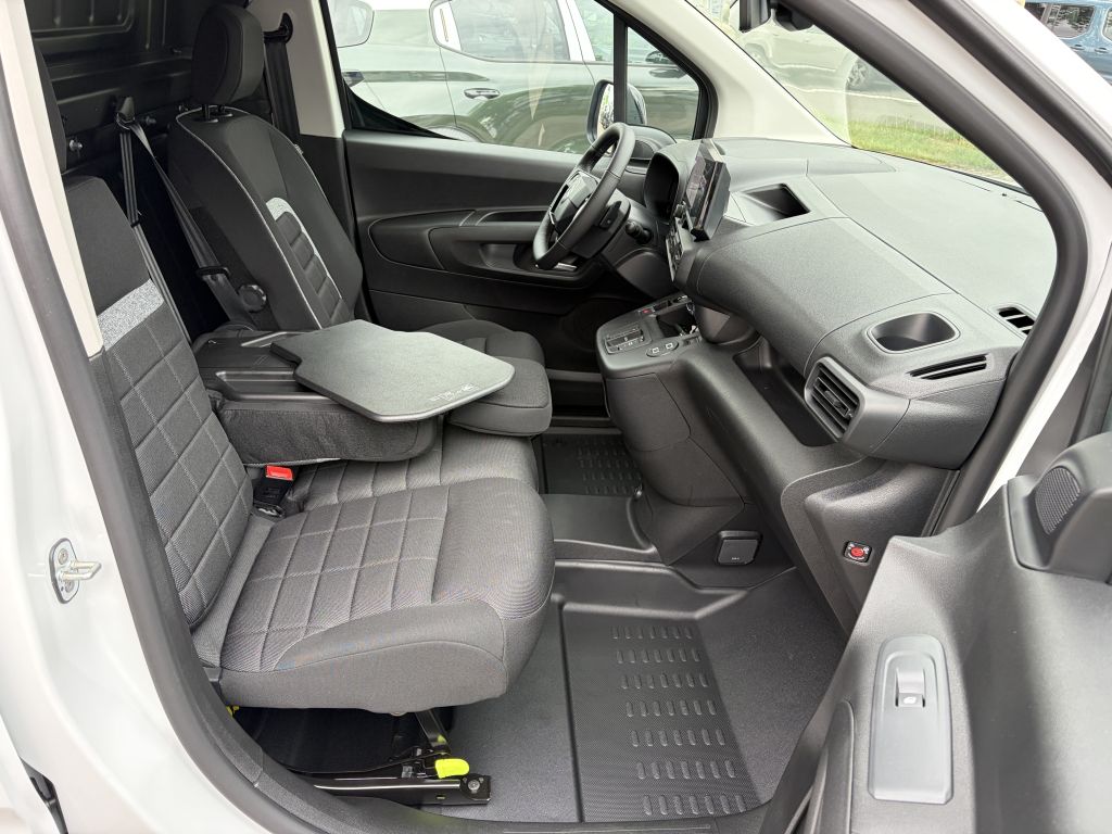 Fahrzeugabbildung Citroën Berlingo XL Diesel 130 Automatik + Webasto, ACC