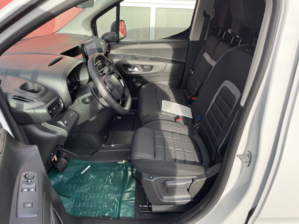 Fahrzeugabbildung Citroën Berlingo XL Diesel 130 Automatik + Webasto, ACC