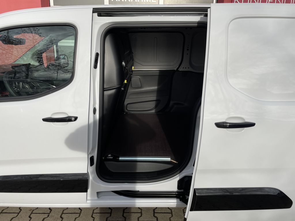 Fahrzeugabbildung Citroën Berlingo XL Diesel 130 Automatik + Webasto, ACC
