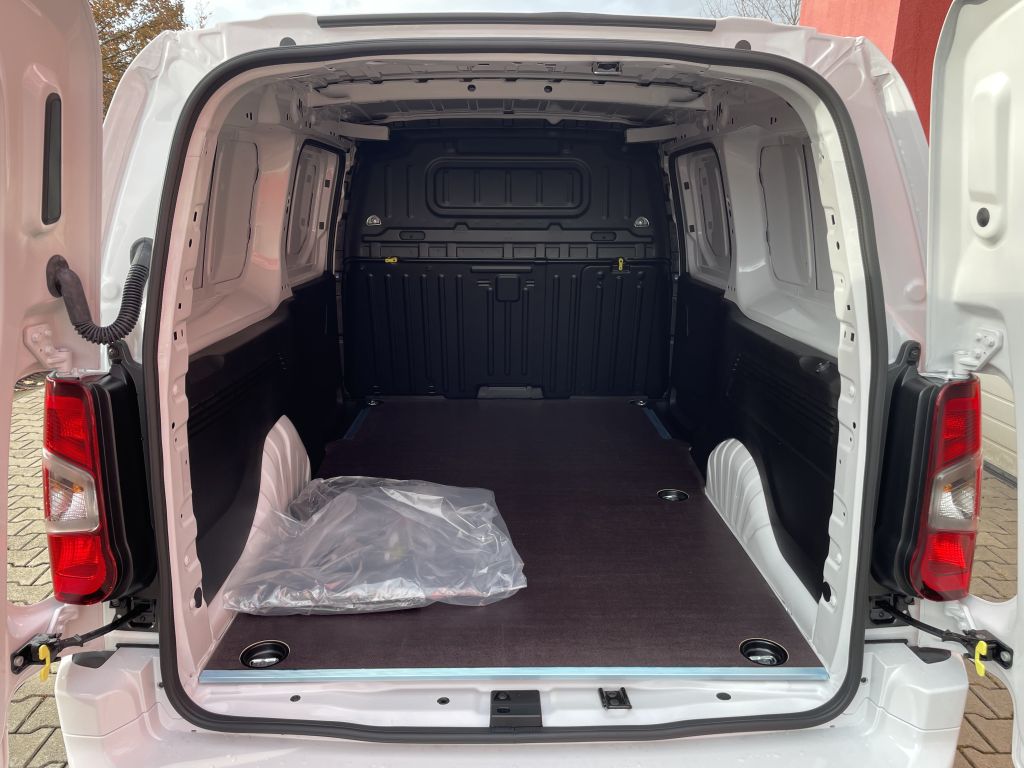 Fahrzeugabbildung Citroën Berlingo XL Diesel 130 Automatik + Webasto, ACC