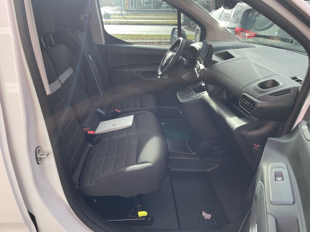 Fahrzeugabbildung Citroën Berlingo XL Diesel 130 Automatik + Webasto, ACC