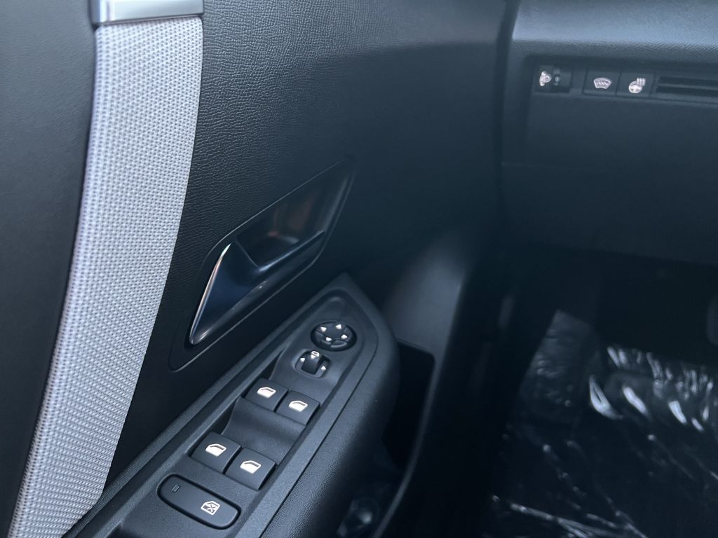 Fahrzeugabbildung Citroën C4 Hybrid 145 MAX Winter & Techno Paket