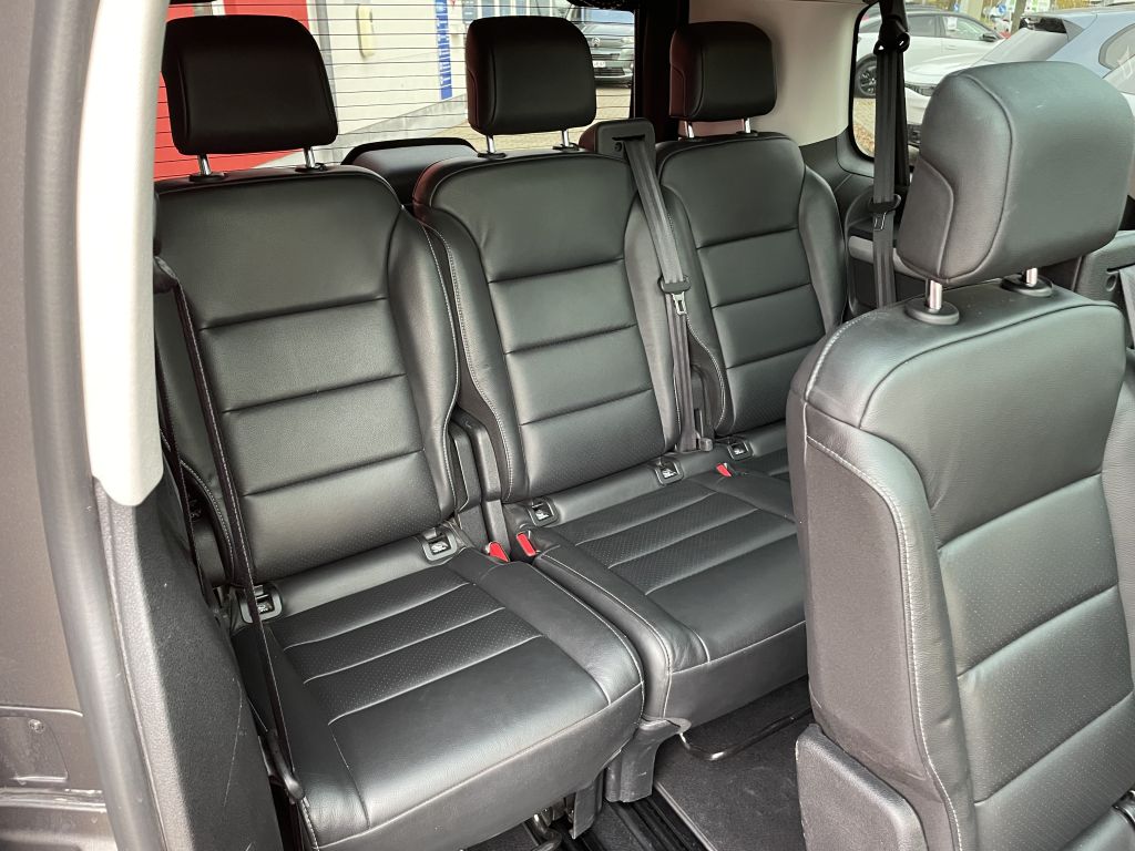 Fahrzeugabbildung Citroën SpaceTourer M BlueHDi 145 Shine + AHK, 8-Sitzer