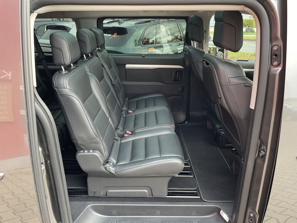 Fahrzeugabbildung Citroën SpaceTourer M BlueHDi 145 Shine + AHK, 8-Sitzer