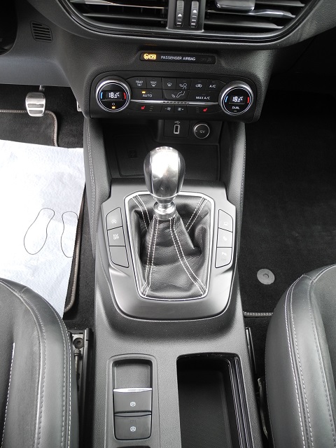 Fahrzeugabbildung Ford Focus Turnier ST Styling Pak.- LED, eHeck., Navi