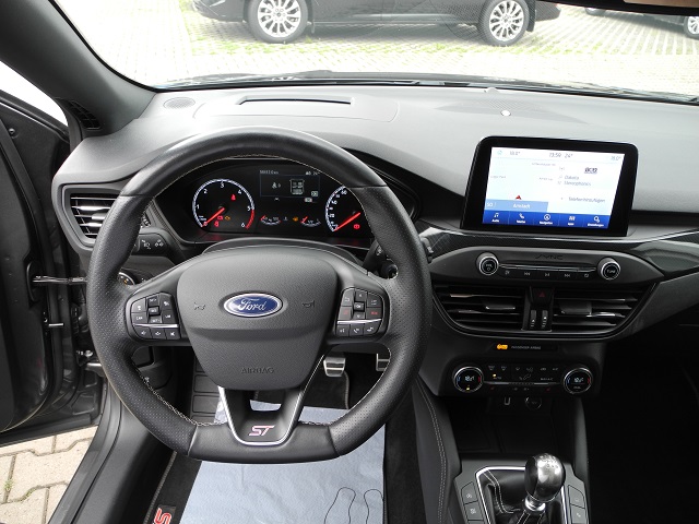 Fahrzeugabbildung Ford Focus Turnier ST Styling Pak.- LED, eHeck., Navi