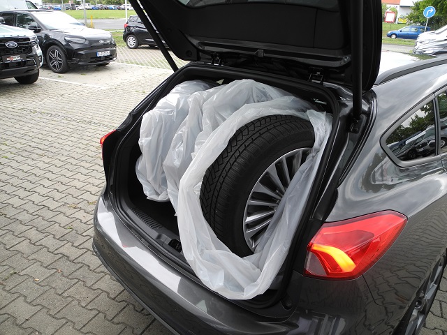 Fahrzeugabbildung Ford Focus Turnier ST Styling Pak.- LED, eHeck., Navi