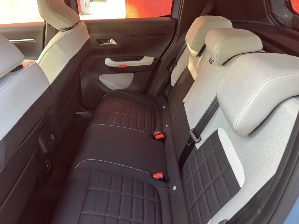 Fahrzeugabbildung Citroën e-C3 113 Standard-Range MAX Winter Paket