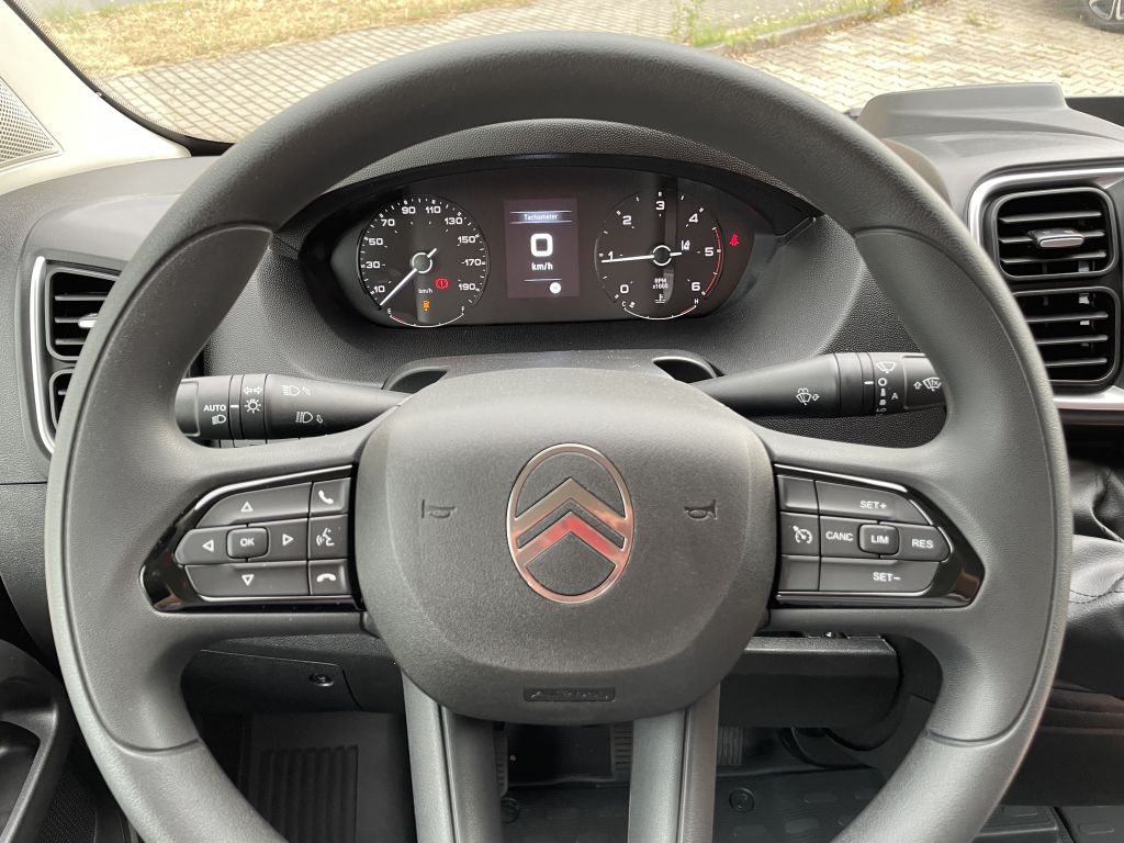 Fahrzeugabbildung Citroën Jumper Pritsche 35 Heavy L3 BlueHDi 180 + AHK