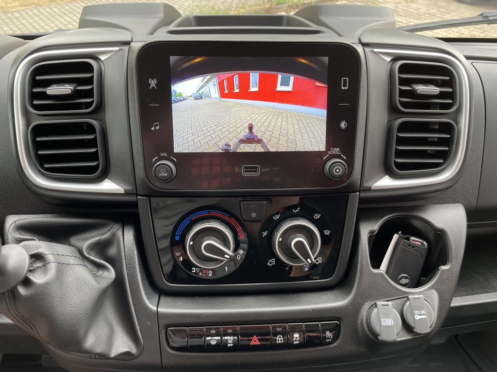 Fahrzeugabbildung Citroën Jumper Pritsche 35 Heavy L3 BlueHDi 180 + AHK