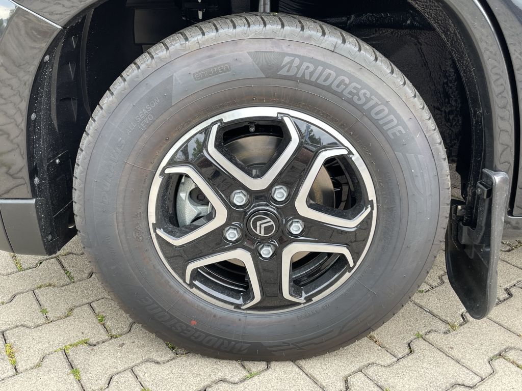 Fahrzeugabbildung Citroën Jumper Pritsche 35 Heavy L3 BlueHDi 180 + AHK