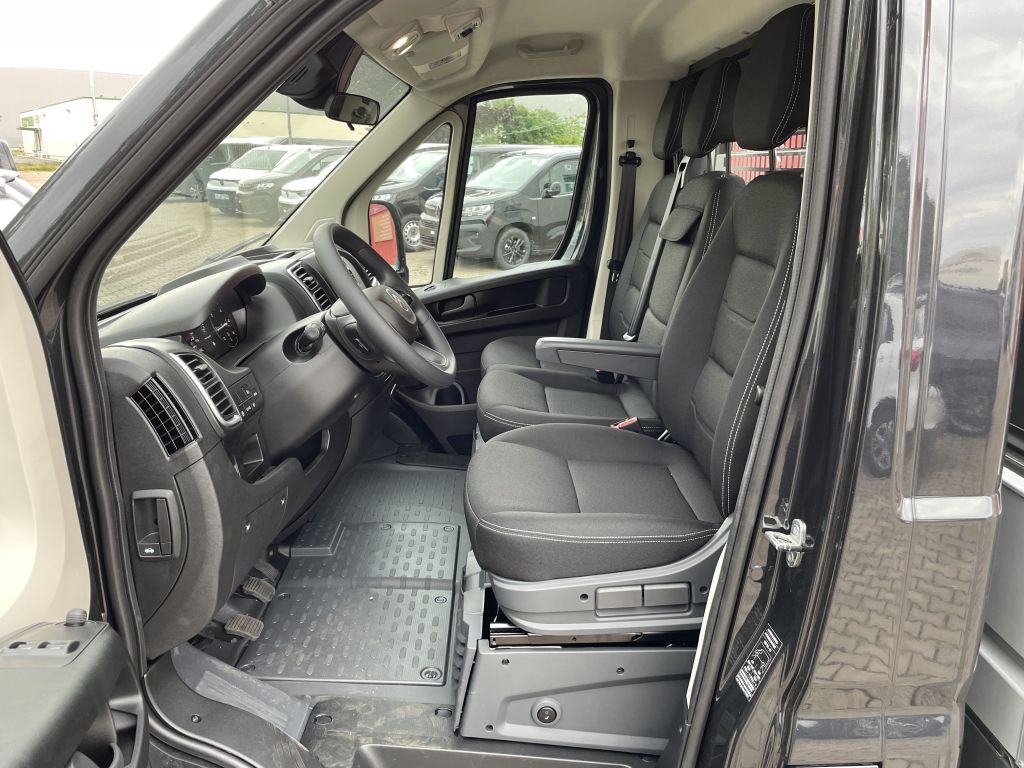 Fahrzeugabbildung Citroën Jumper Pritsche 35 Heavy L3 BlueHDi 180 + AHK
