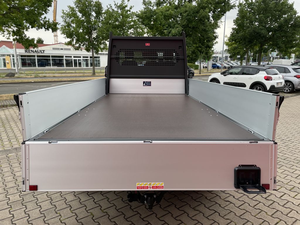 Fahrzeugabbildung Citroën Jumper Pritsche 35 Heavy L3 BlueHDi 180 + AHK