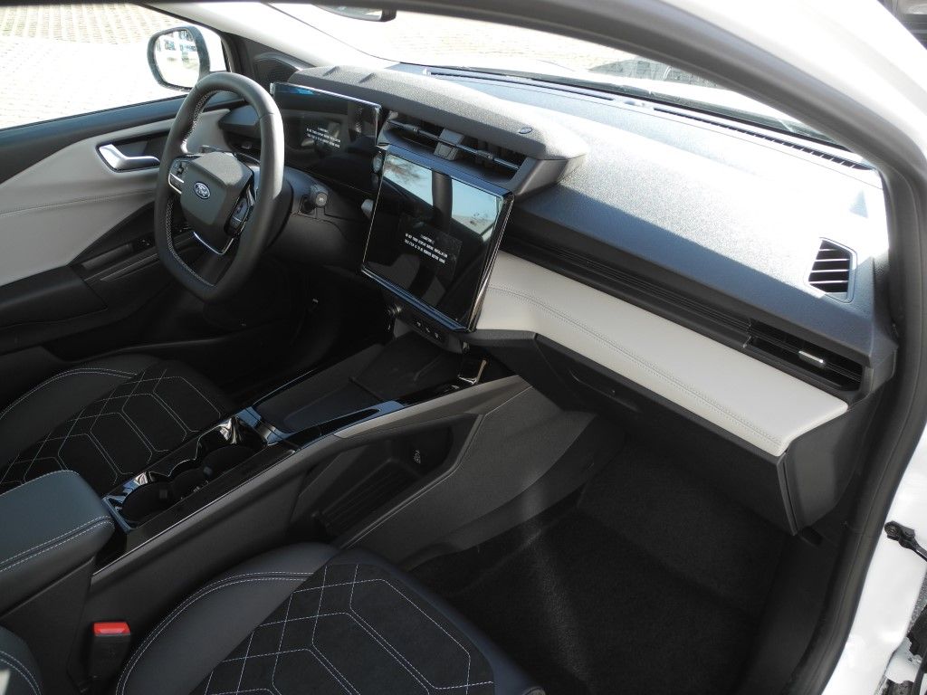 Fahrzeugabbildung Ford Puma Gen-E Premium - iACC, Panorama, Winter-Pak.