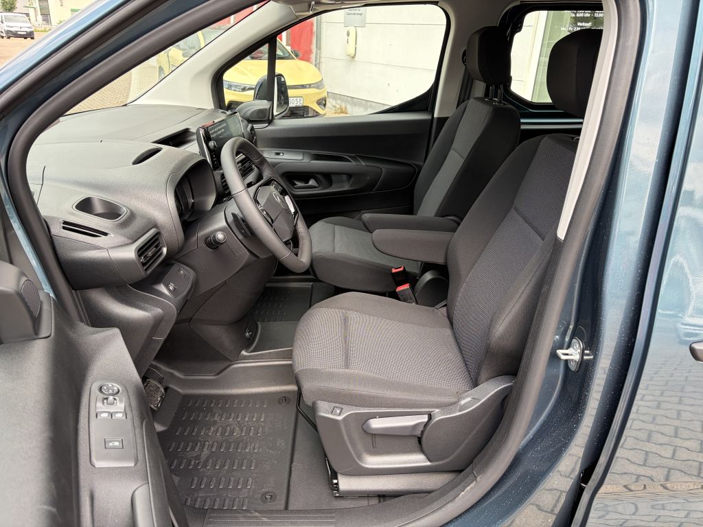 Fahrzeugabbildung Citroën Berlingo Doppellkabine XL Diesel 130 Automatik