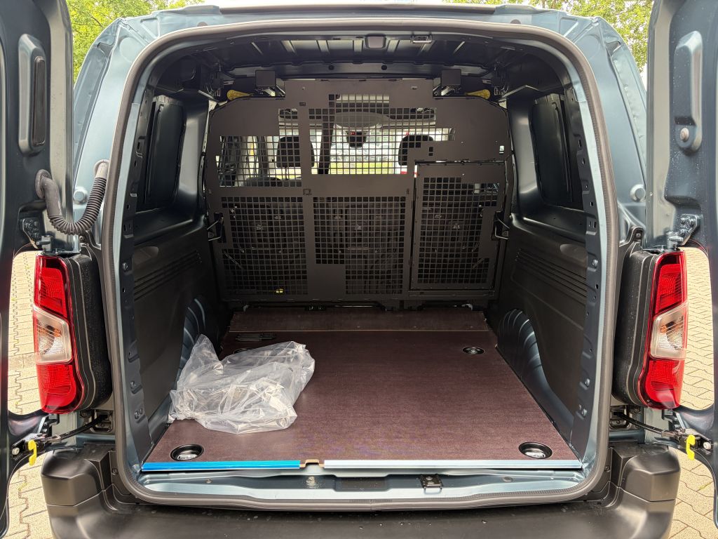 Fahrzeugabbildung Citroën Berlingo Doppellkabine XL Diesel 130 Automatik