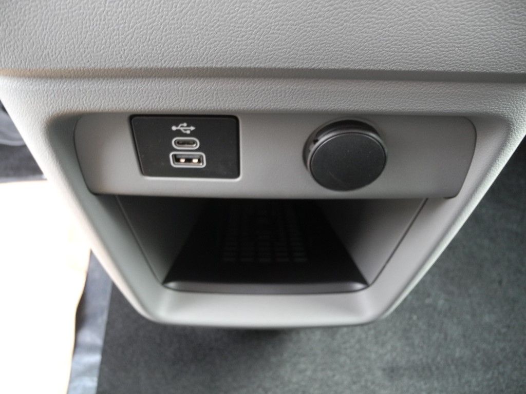 Fahrzeugabbildung Ford Transit Custom Doka L1 PHEV Sport - Matrix, 5-T