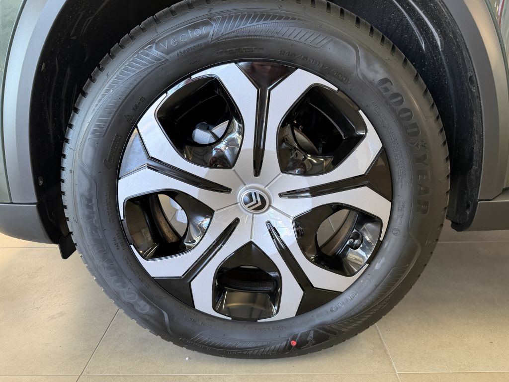 Fahrzeugabbildung Citroën C3 Aircross Turbo 100 PLUS Winter Paket